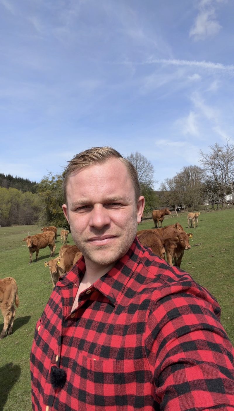 Gründer Timo auf der Weide
